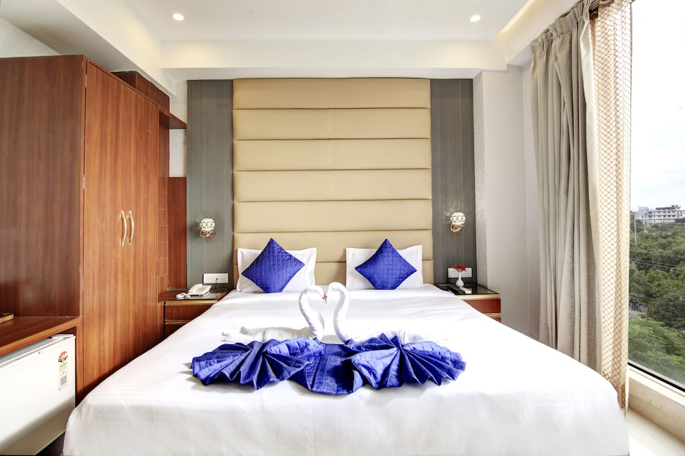 marks hotel and banquet
