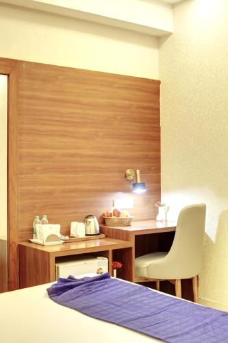 Marks Hotel & Banquet,,3 star