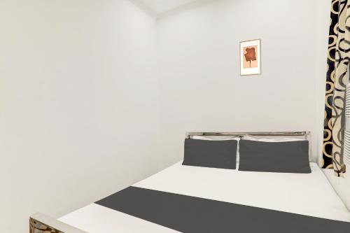 Hotel O Relax Inn,,4 star