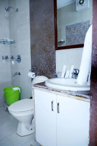 divine india service apartment 3bhk e28 saket 1b