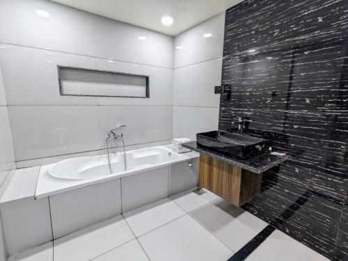 hotel majestic by nxtjen hospitality