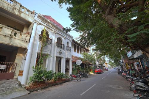 Rebel De Pondicherry,,2 star