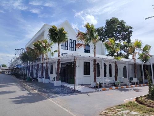 Debua White House,,3 star