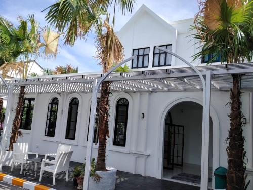 Debua White House,,3 star