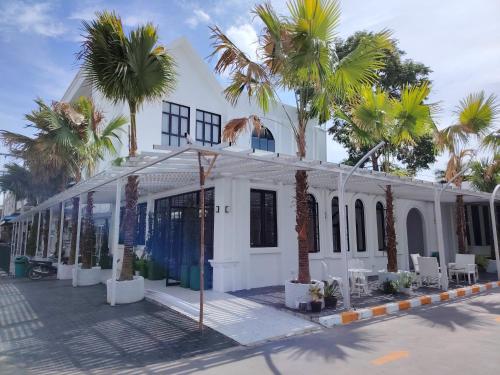 Debua White House,,3 star