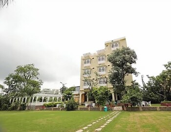 manas resort by rudrakshi