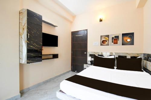 hotel o shivam regency near acropolis mall