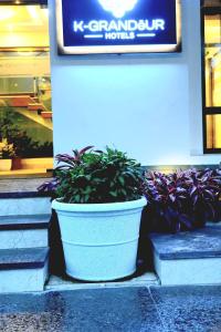 k grandeur hotels