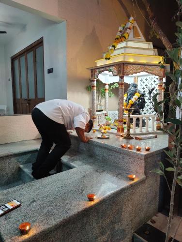 coastal bay inn by green apple stays