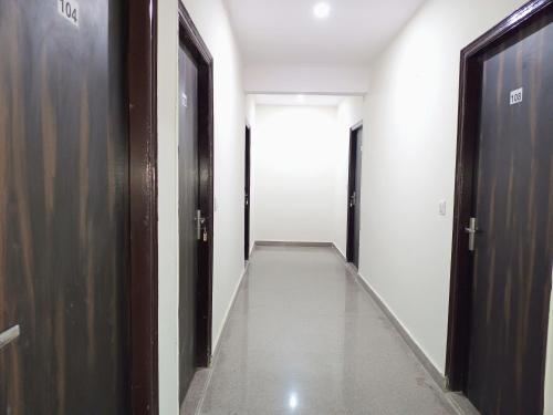 Hotel Krishna Tower,,3 star