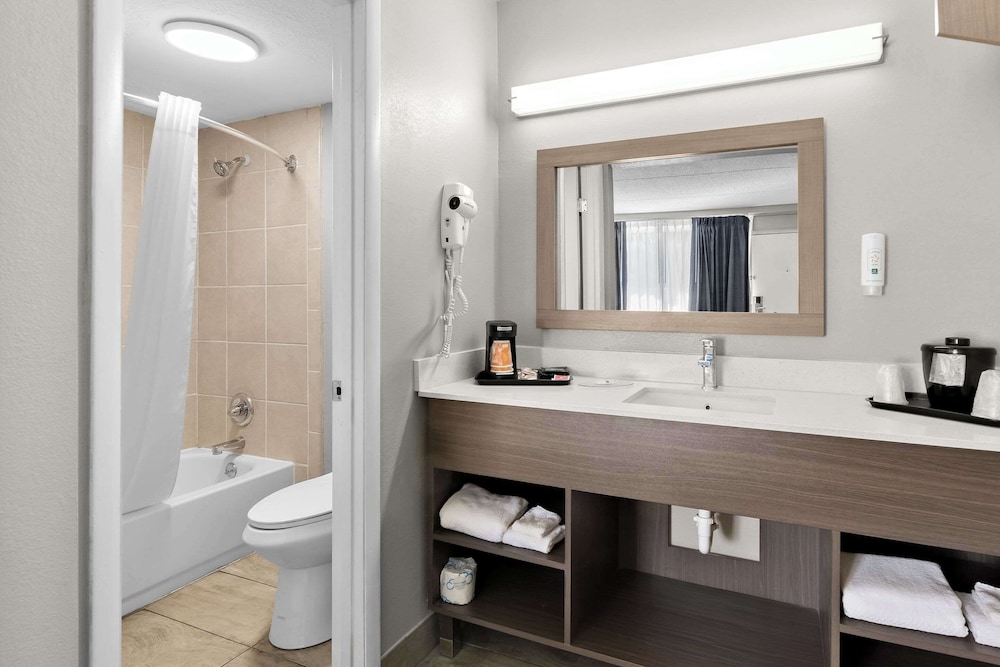 quality inn nashville opryland area