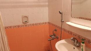 roomzaway 4205 b pool wi fi parking and kitchen