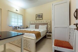 roomzaway 4205 b pool wi fi parking and kitchen