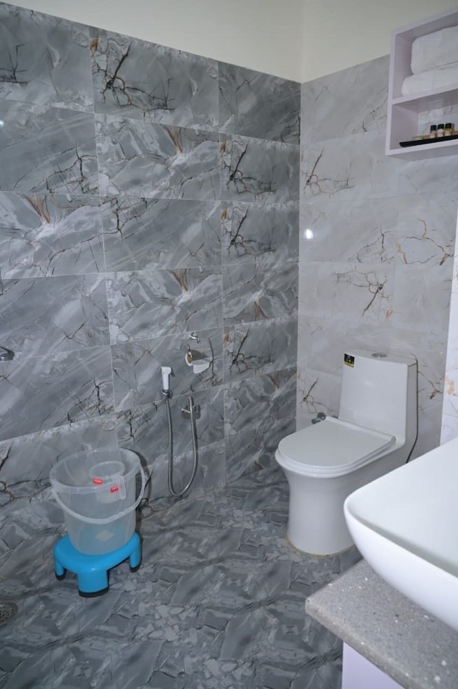 r narayan pleasant inn hotel guptkashi