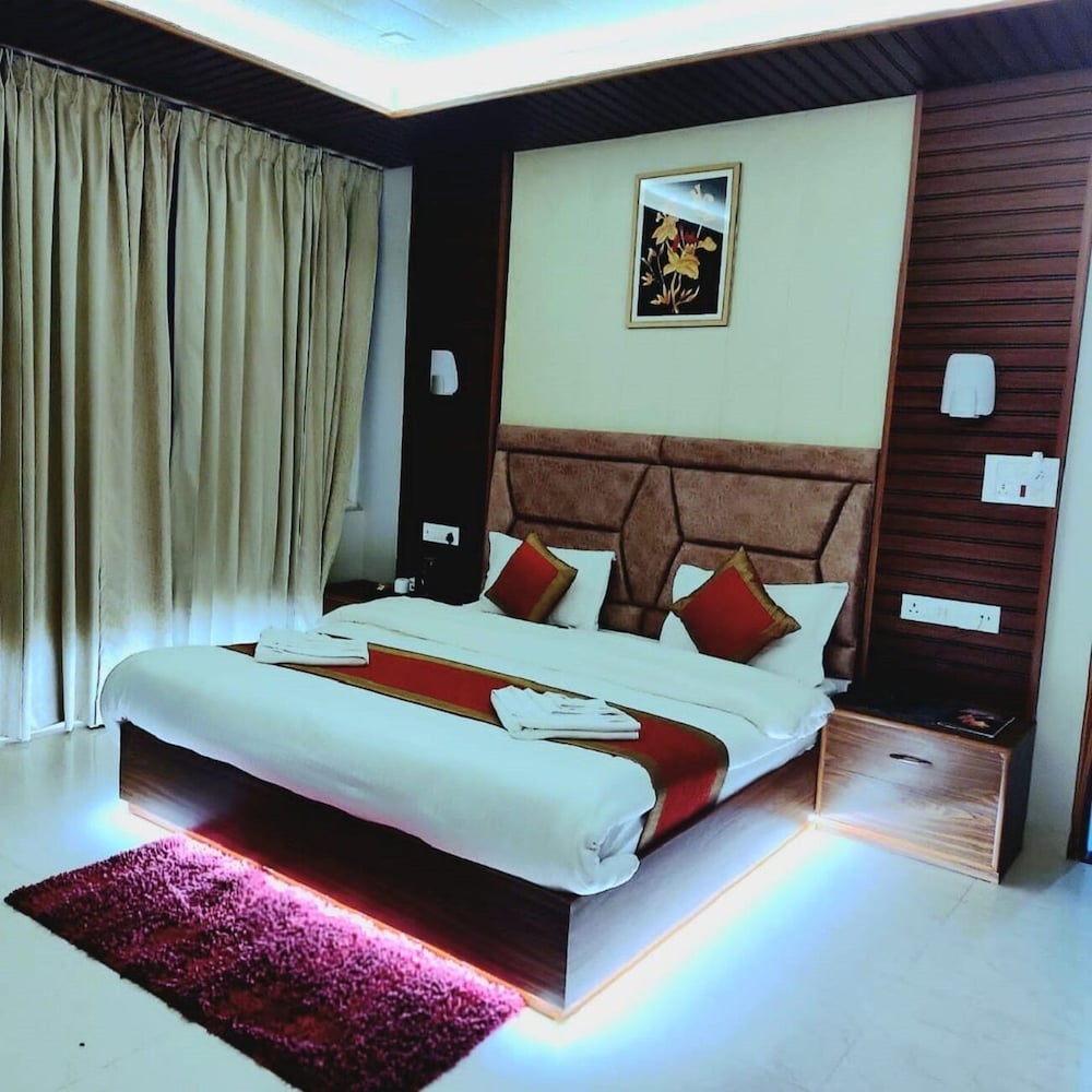 r narayan pleasant inn hotel guptkashi