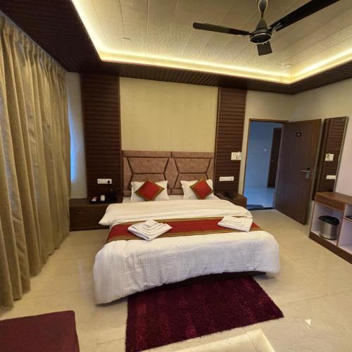 R Narayan Pleasant Inn Hotel - Guptkashi,,3 star