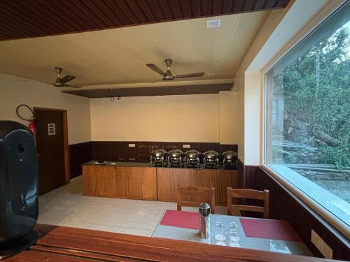 r narayan pleasant inn hotel guptkashi