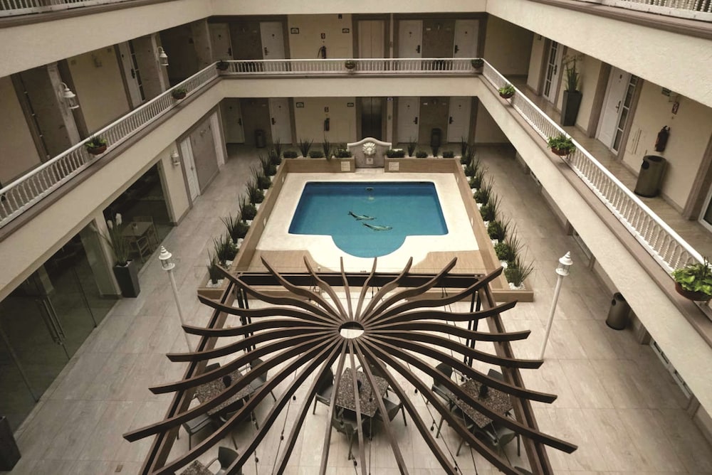 best western plus monterrey colon