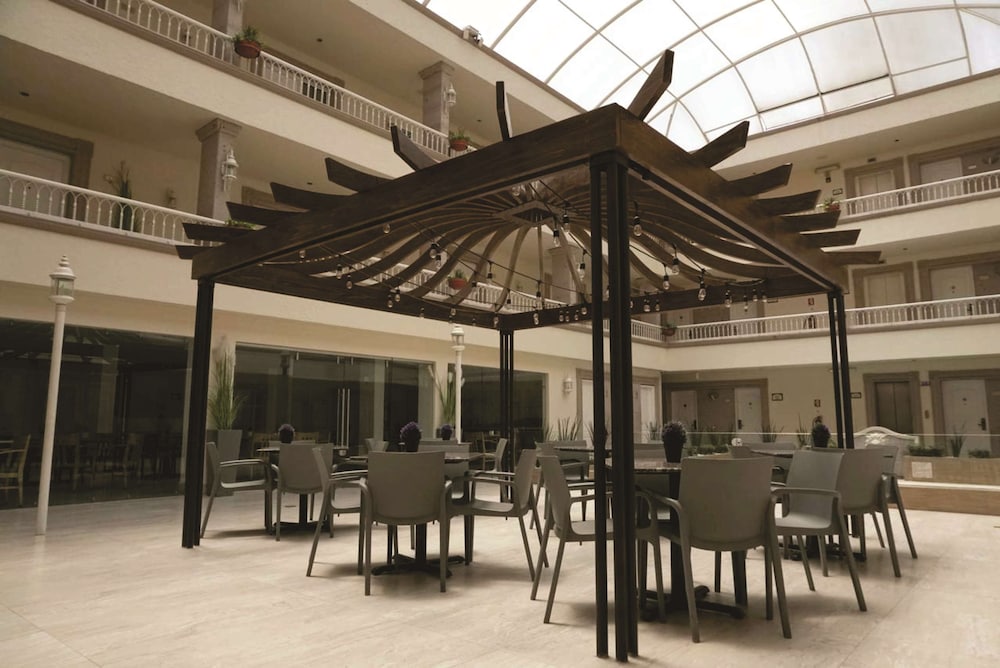 best western plus monterrey colon