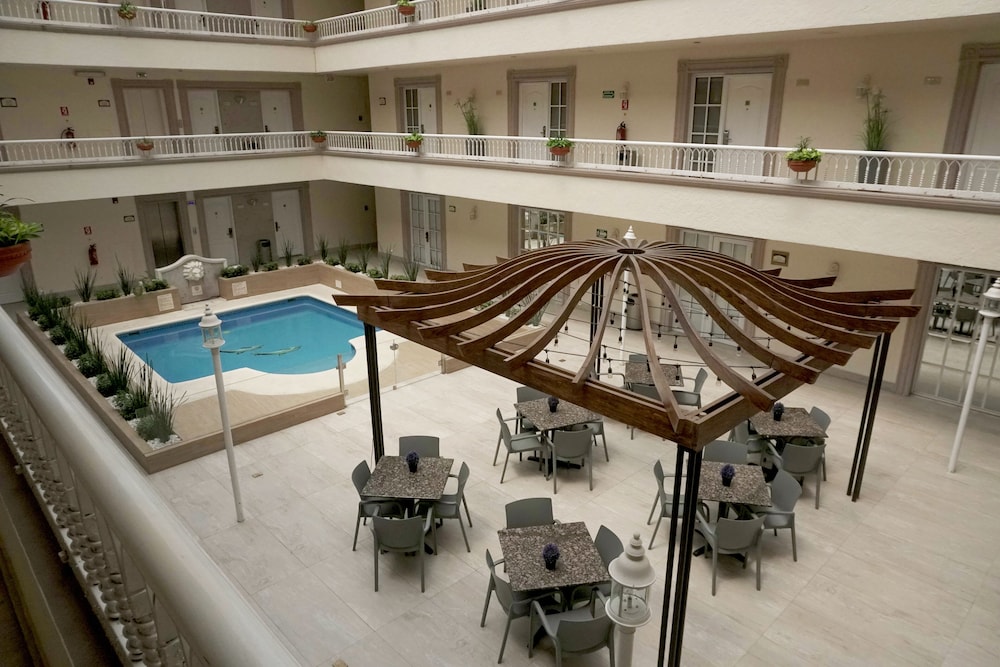 best western plus monterrey colon