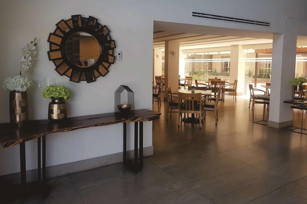 best western plus monterrey colon