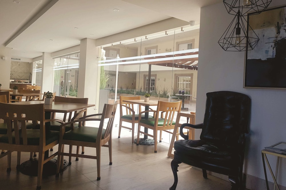 best western plus monterrey colon