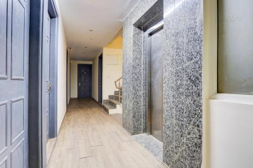 super hotel o near uttam nagar east metro