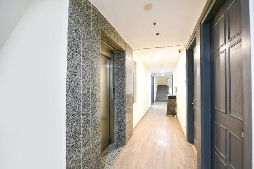 super hotel o near uttam nagar east metro