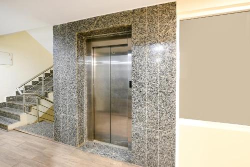 super hotel o near uttam nagar east metro