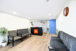 super hotel o near uttam nagar east metro