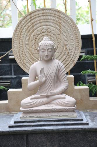 hotel ms pride prime located