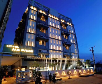 hotel ms pride prime located