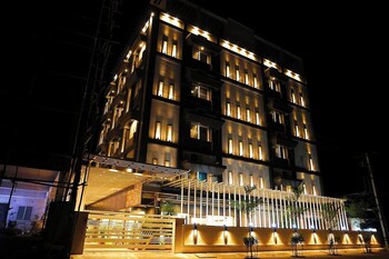 hotel ms pride prime located