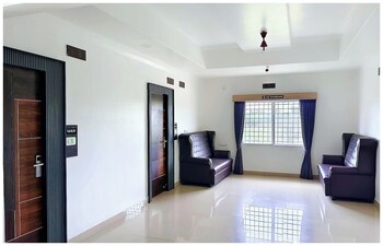 hotel ms pride prime located