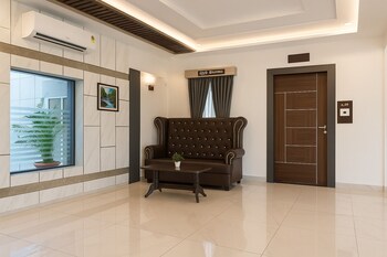 hotel ms pride prime located