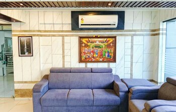 hotel ms pride prime located