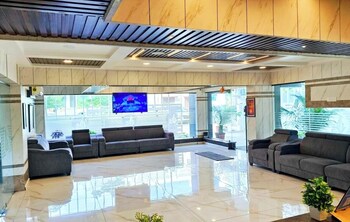 hotel ms pride prime located