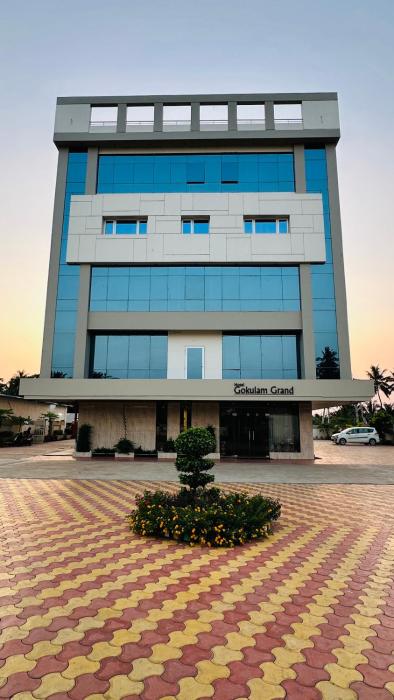 hotel gokulam grand