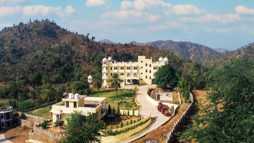 doongar fort 7 km from ambaji