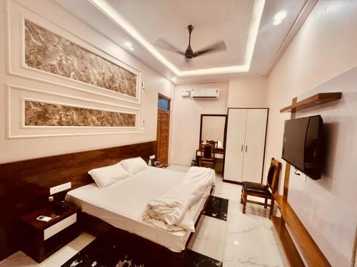 Hotel Ram Anandam Inn,,3 star