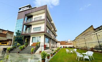 hotel vrinda sarovar