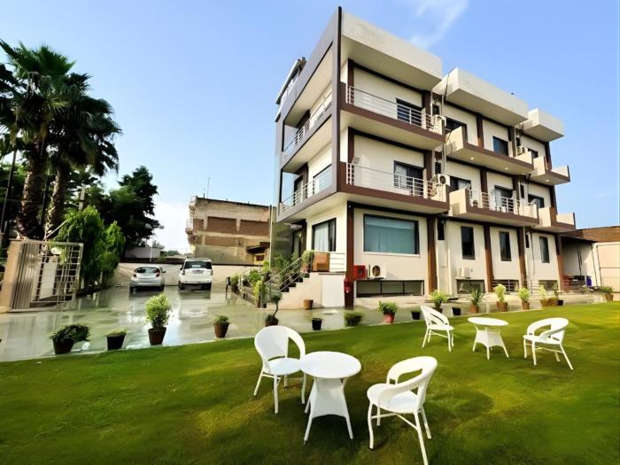 hotel vrinda sarovar