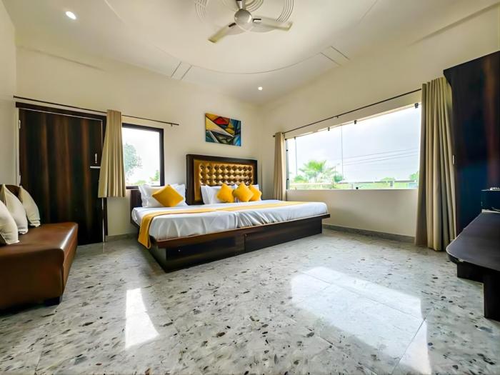 hotel vrinda sarovar