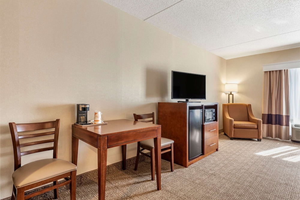 comfort inn and suites
