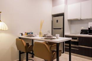 the manor residence klcc by five senses