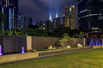 the manor residence klcc by five senses