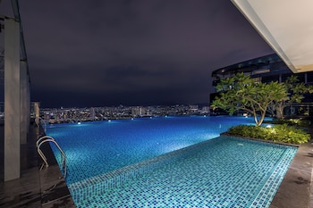 the manor residence klcc by five senses