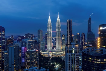 the manor residence klcc by five senses
