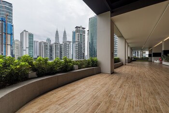 the manor residence klcc by five senses