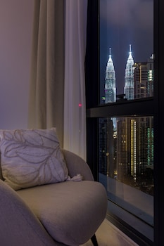 the manor residence klcc by five senses